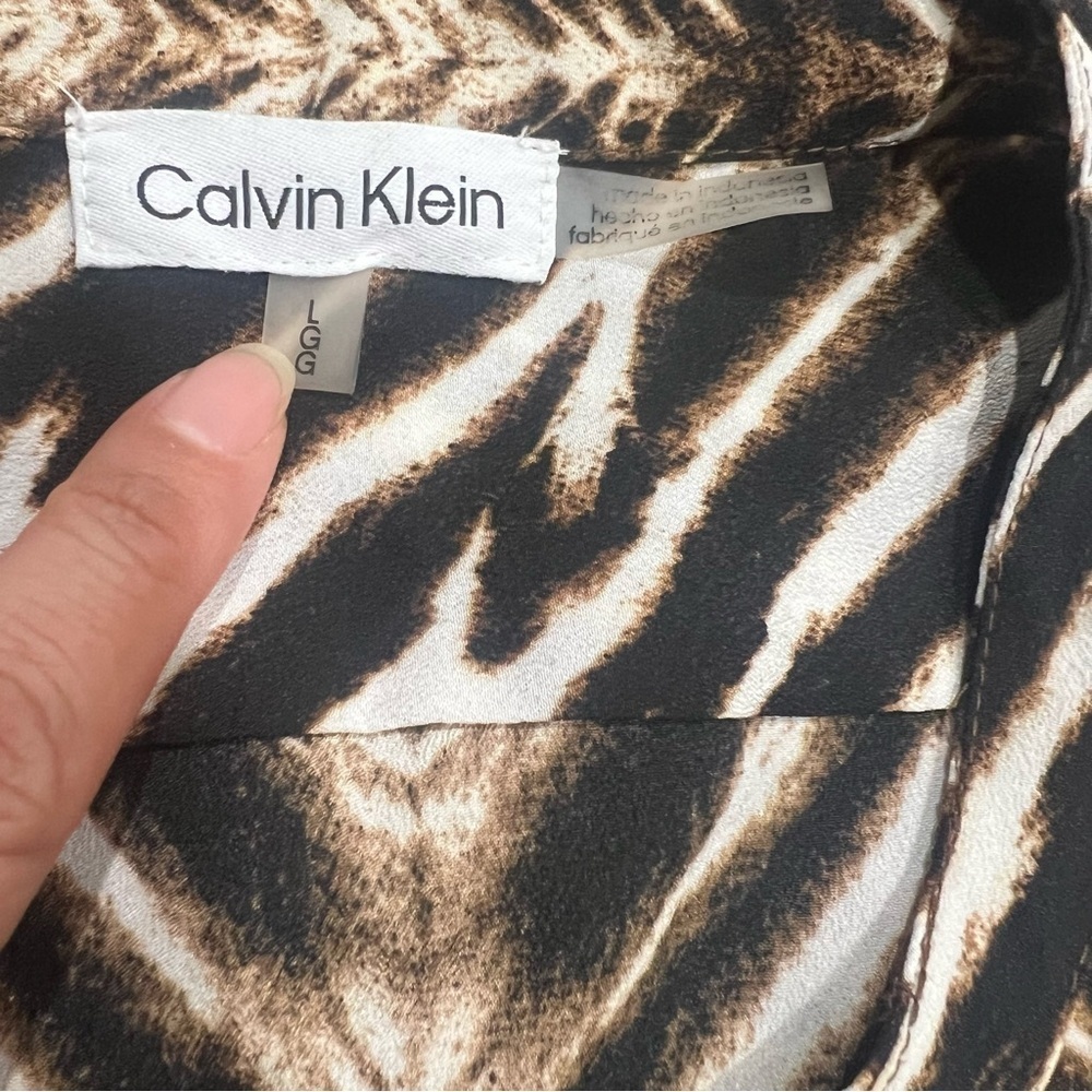 Calvin Klein Chevron Zebra Print Roll Tab Sleeve Blouse L EUC - Picture 10 of 12